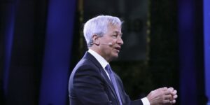Why Jamie Dimon selling $150 million in JPMorgan stock may be reason for caution