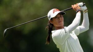 Boutier goes bogey-free to claim Singapore lead
