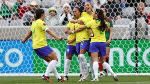 Brazil ousts shorthanded Mexico from W Gold Cup