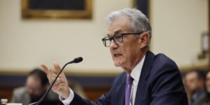 Fed’s Powell calls U.S. economic growth healthy, sustainable, solid and strong